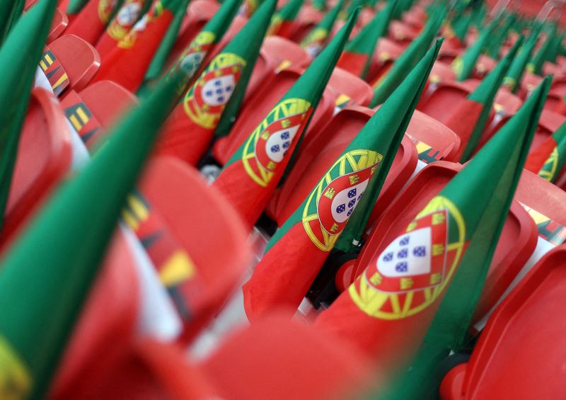 &copy; Reuters. Foto de Archivo: Banderas de Portugal en el interior del Estadio Al Thumama, Doha, Qatar. 10 de diciembre de 2022. REUTERS/Carl Recine