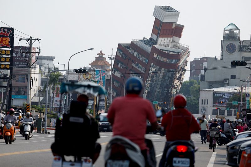 &copy; Reuters. 　台湾で４月３日に発生したマグニチュード（Ｍ）７．２の地震で、負傷者が１０００人を超えた。死者は９人にとどまっているが、国立公園内のホテルに向かっていた４２人の行方が依然