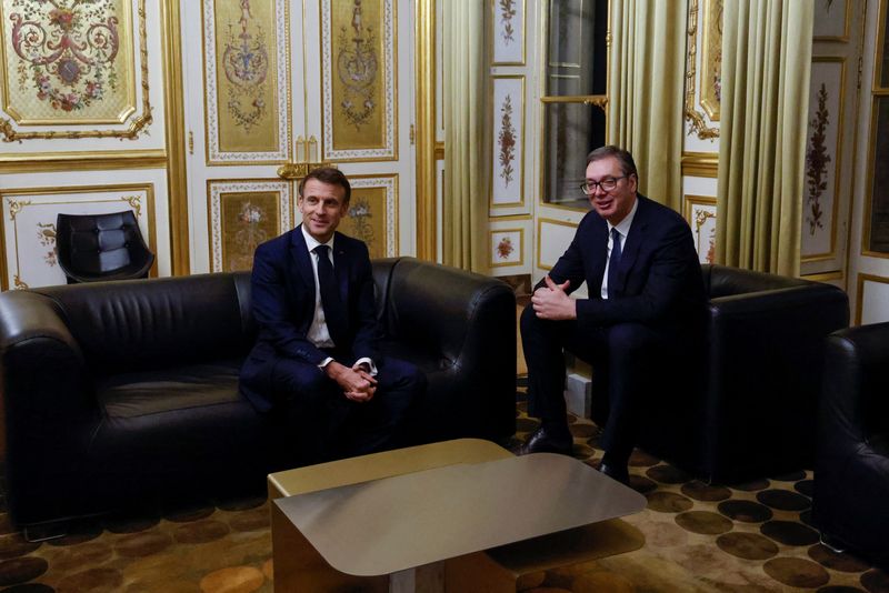 &copy; Reuters. FILE PHOTO: French President Emmanuel Macron meets with Serbian President Aleksandar Vucic on the sidelines of the Paris Peace Forum, at the Elysee Presidential palace in Paris, France, November 10, 2023. Ludovic Marin/Pool via REUTERS/File Photo
