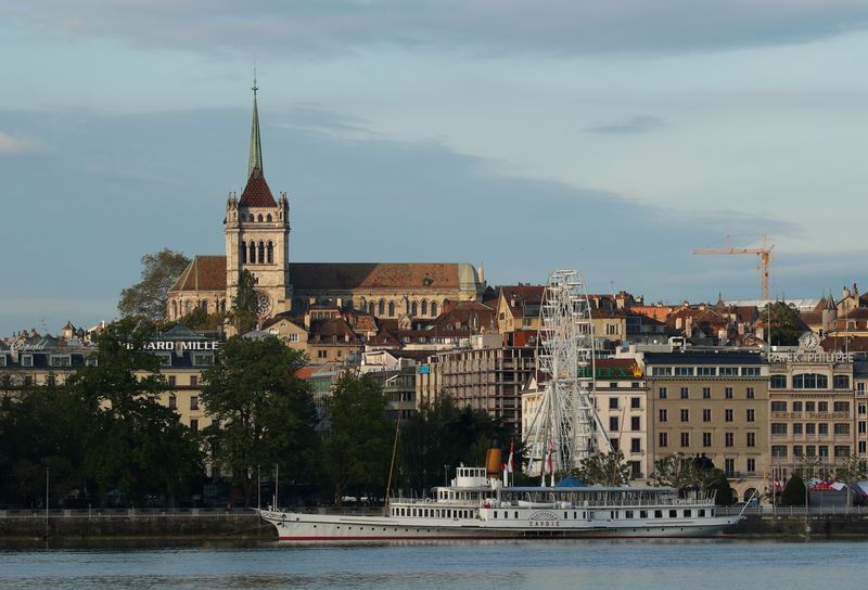 &copy; Reuters. La cathédrale Saint-Pierre près du lac Léman à Genève, en Suisse. /Photo prise le 27 mai 2019/REUTERS/Denis Balibouse