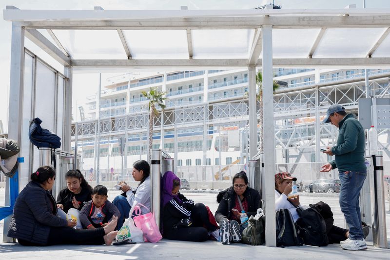 &copy; Reuters. Relatives of Bolivian passengers who were barred from disembarking MSC Armonia cruise ship amid lack of visas, wait at the entrance to Barcelona's Port, Spain April 4, 2024. REUTERS/Albert Gea