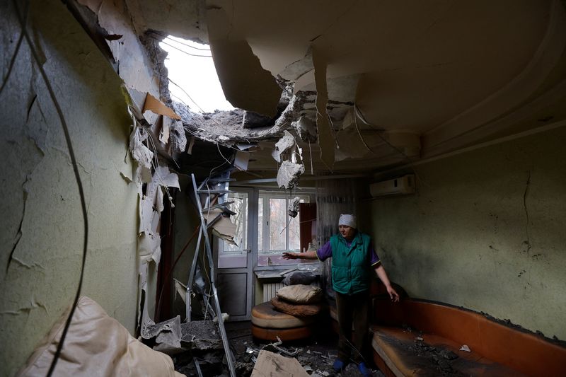 &copy; Reuters. Local resident Yevgenia Suvorova, 69, stands in her apartment, which was damaged during recent shelling in the course of Russia-Ukraine conflict, in Donetsk, Russian-controlled Ukraine, April 4, 2024. REUTERS/Alexander Ermochenko