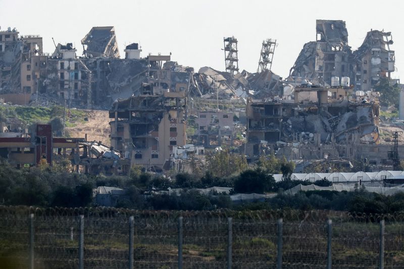 &copy; Reuters. FILE PHOTO: Damaged houses lie in ruin in northern Gaza, amid the ongoing conflict between Israel and the Palestinian Islamist group Hamas, as seen from Israel, February 15, 2024. REUTERS/Amir Cohen/File Photo