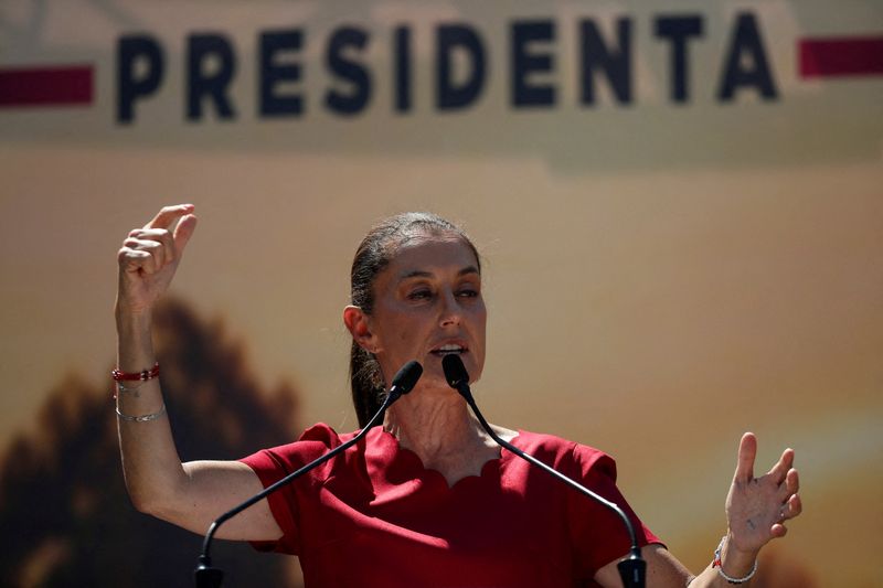 © Reuters. FILE PHOTO: Mexico's presidential candidate of the ruling Morena party Claudia Sheinbaum speaks during an event of her campaign rally, in Pesqueria, Mexico March 21, 2024. REUTERS/Daniel Becerril/File Photo