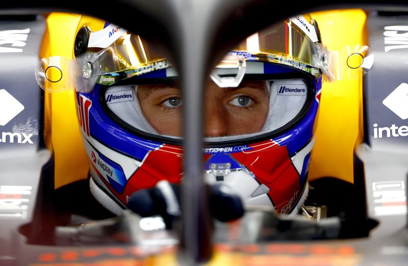 &copy; Reuters. الهولندي ماكس فرستابن سائق رد بول أثناء جولة التجارب الحرة الأولى لسباق جائزة اليابان الكبرى يوم الجمعة ضمن بطولة العالم لسباقات فورمولا 1 
