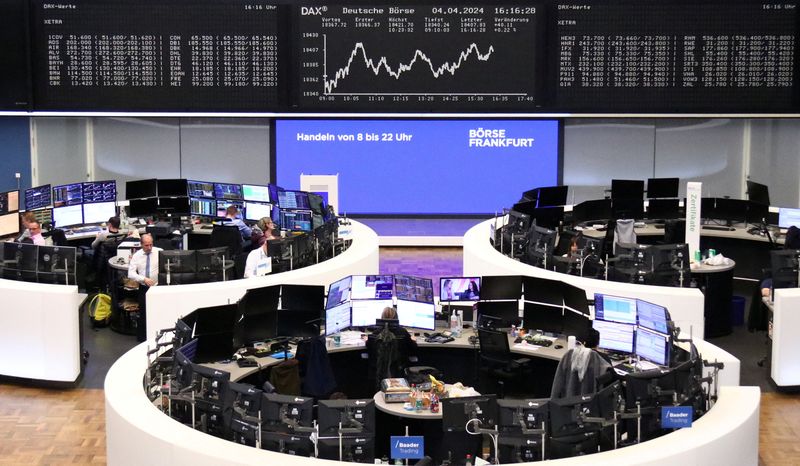 &copy; Reuters. The German share price index DAX graph is pictured at the stock exchange in Frankfurt, Germany, April 4, 2024.     REUTERS/Staff