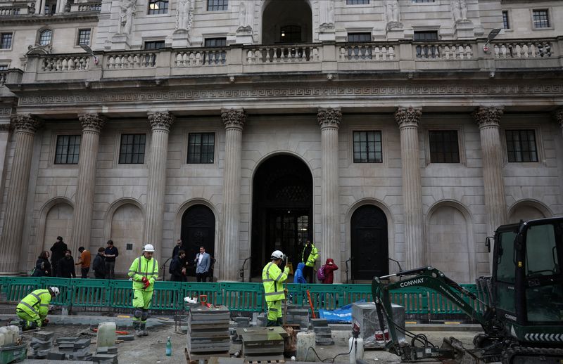 &copy; Reuters. Road construction workers carry out work outside the Bank of England in the City of London financial district in London, Britain, February 13, 2024. REUTERS/Isabel Infantes/File Photo