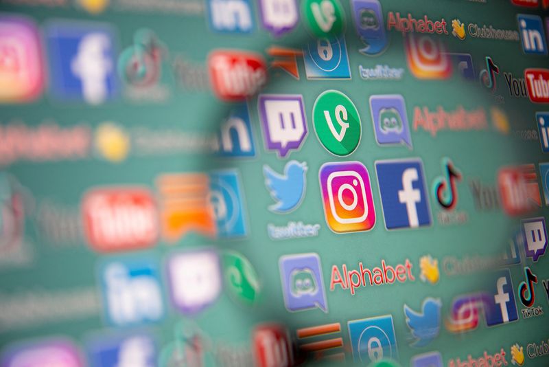 &copy; Reuters. FILE PHOTO: Social media logos are seen through magnifier displayed in this illustration taken, May 25, 2021. Picture taken May 25, 2021. REUTERS/Dado Ruvic/File Photo
