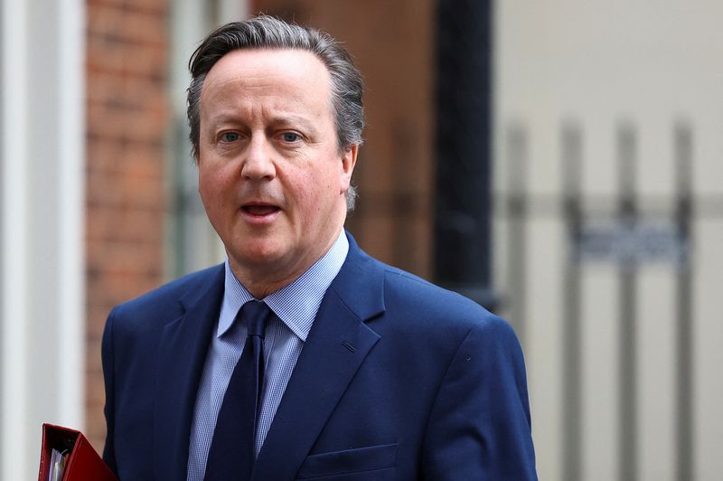 &copy; Reuters. وزير الخارجية البريطاني ديفيد كاميرون يسير في داونينج ستريت في لندن يوم 13 مارس آذار 2024. تصوير: هانا مكاي - رويترز
