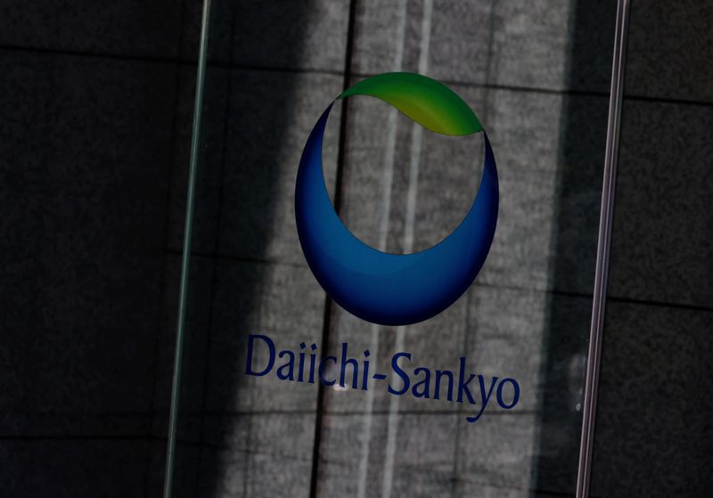 &copy; Reuters. FILE PHOTO: Daiichi Sankyo's company logo is pictured at its headquarters in Tokyo, Japan, October 20, 2023. REUTERS/Kim Kyung-Hoon/File Photo