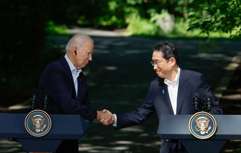 &copy; Reuters. FILE PHOTO: Japanese Prime Minister Fumio Kishida shakes hands with U.S. President Joe Biden during a joint press conference with South Korean President Yoon Suk Yeol (not pictured) during the trilateral summit at Camp David near Thurmont, Maryland, U.S.,