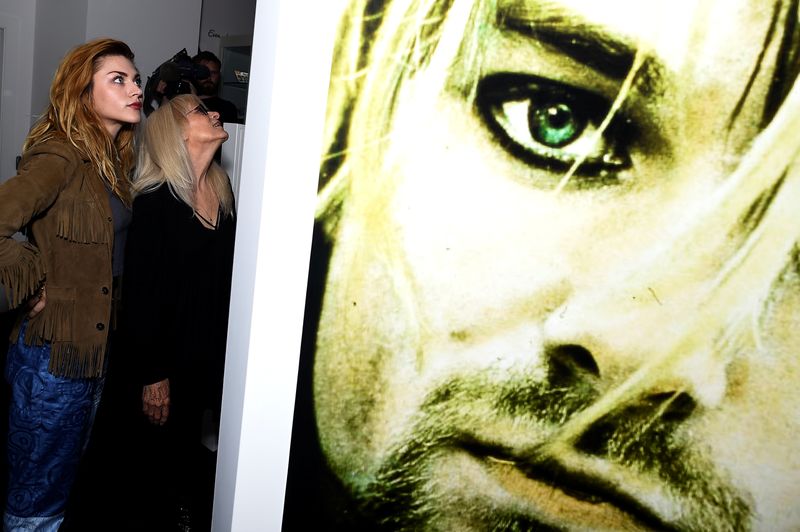 © Reuters. Kurt Cobain's daughter Frances Bean Cobain attends the opening of 'Growing Up Kurt' exhibition featuring personal items of Nirvana frontman Kurt Cobain at the museum of Style Icons in Newbridge, Ireland, July 17, 2018. REUTERS/Clodagh Kilcoyne