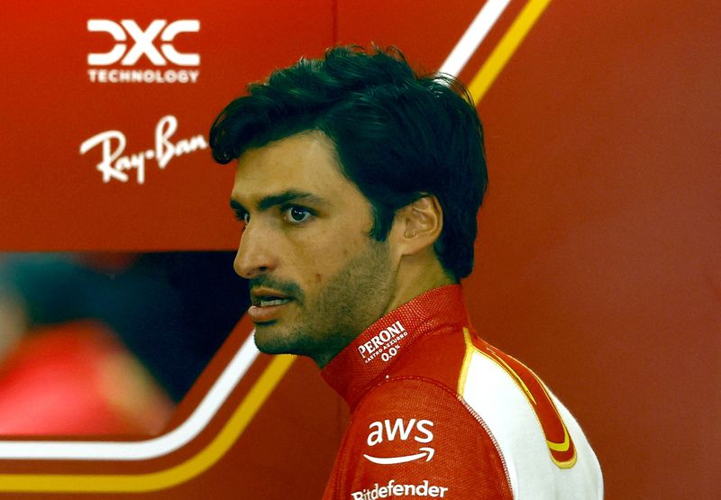 &copy; Reuters. El pito español de Ferrari, Carlos Sainz, antes de la tanda de prácticas para el Gran Premio de Fórmula 1 de Japón, en el Circuito de Suzuka, en Suzuka, Japón - Abril 6, 2024. REUTERS/Issei Kato