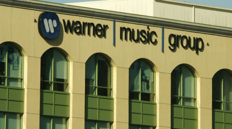 &copy; Reuters. Le siège de Warner Music Group à Burbank, Californie. /Photo prise le 5 août 2008/REUTERS/Fred Prouser