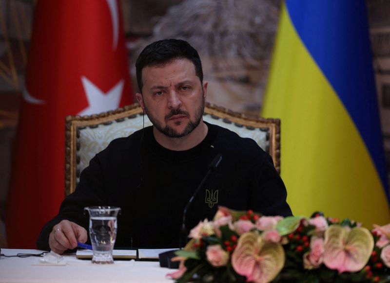 &copy; Reuters. FILE PHOTO: Ukrainian President Volodymyr Zelenskiy attends a press conference with his Turkish counterpart Tayyip Erdogan (not pictured) in Istanbul, Turkey, March 8, 2024. REUTERS/Umit Bektas/File Photo