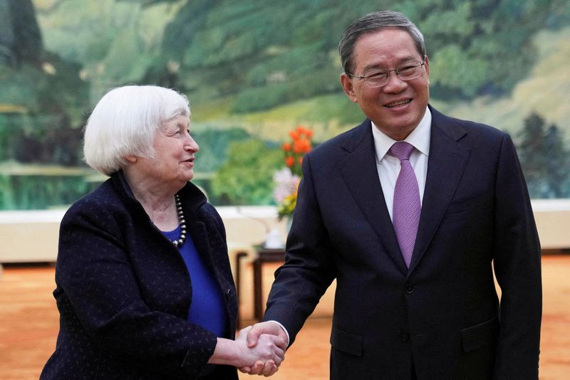 &copy; Reuters. 　イエレン米財務長官は７日、中国の李強首相と会談し、両国関係が過去１年で「厳しい話し合い」を通じて改善しているとの認識を示した。代表撮影（２０２４年　ロイター）