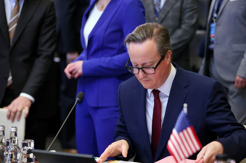 &copy; Reuters. Le ministre britannique des Affaires étrangères, David Cameron, participe à une réunion du Conseil OTAN-Ukraine lors de la session des ministres des Affaires étrangères au siège de l'Alliance à Bruxelles (Belgique). /Photo prise le 4 avril 2024/RE