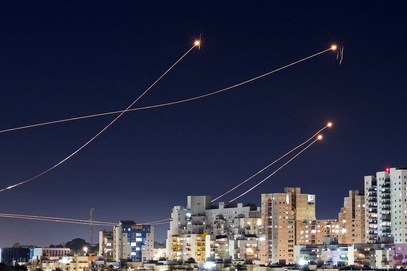 &copy; Reuters. FILE PHOTO: Israel's Iron Dome anti-missile system intercepts rockets launched from the Gaza Strip, amid the ongoing conflict between Israel and the Palestinian Islamist group Hamas, as seen from Ashkelon, Israel, January 15, 2024. REUTERS/Amir Cohen/File