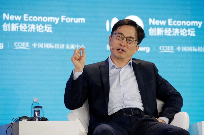 © Reuters. Zhang Lei, founder, chairman and chief executive officer of Hillhouse Capital Management Group, speaks at the 2019 New Economy Forum in Beijing, China November 21, 2019. REUTERS/Jason Lee/File Photo