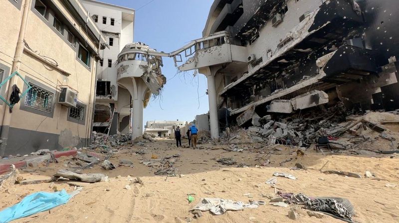 © Reuters. A overview of the rubble at the destroyed Al Shifa Clinical institution at some level of an inspection by the World Effectively being Organisation, amid the ongoing battle between Israel and Palestinian Islamist community Hamas, in Gaza Metropolis on this handout image launched April 6, 2024.   Tedros Adhanom Ghebreyesus/Handout via REUTERS/File Photo