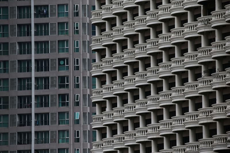 &copy; Reuters. FILE PHOTO: Condominium buildings are seen in Bangkok, Thailand, September 25, 2018. REUTERS/Athit Perawongmetha/File Photo