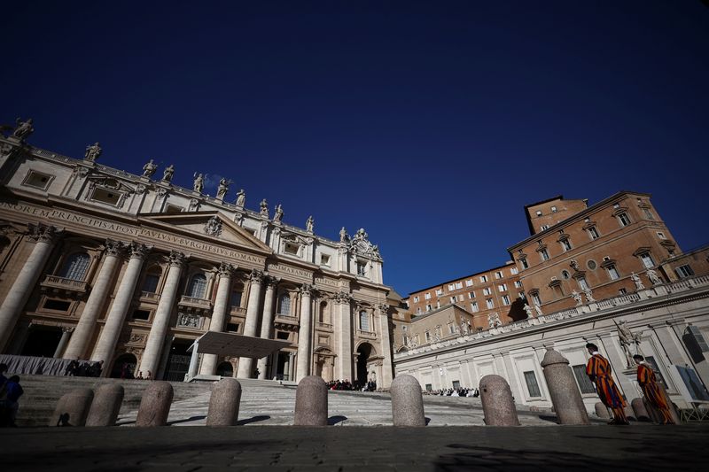 &copy; Reuters. El papa Francisco dirige la audiencia general semanal en la plaza de San Pedro, en el Vaticano. 8 de noviembre de 2023. REUTERS/Guglielmo Mangiapane/