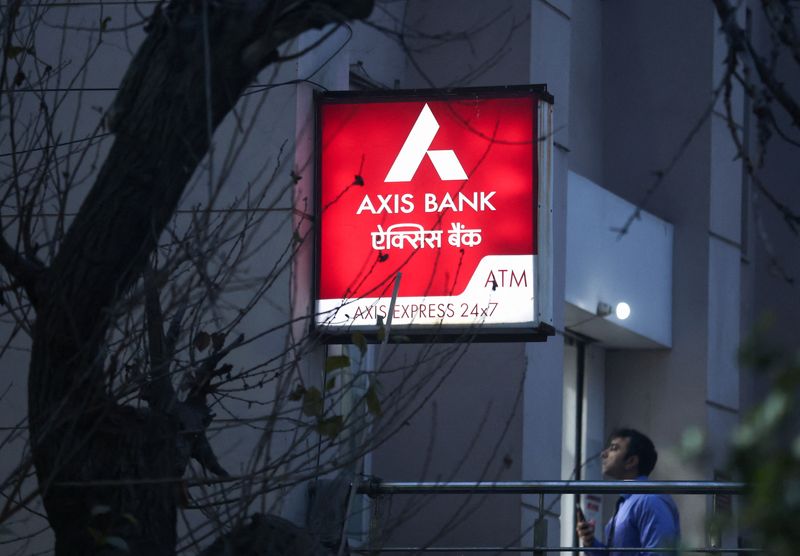 &copy; Reuters. FILE PHOTO: A man enters a branch of Axis Bank in New Delhi, India, January 25, 2024. REUTERS/Anushree Fadnavis/File Photo