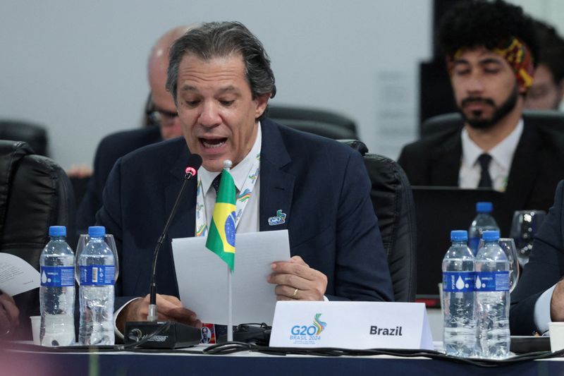 &copy; Reuters. FOTO DE ARCHIVO: El ministro de Finanzas de Brasil, Fernando Haddad, habla durante la reunión de ministros de Finanzas y gobernadores de bancos centrales del G20, en Sao Paulo, Brasil,.29 de febrero de 2024. REUTERS/Carla Carniel/Fotografía de archivo