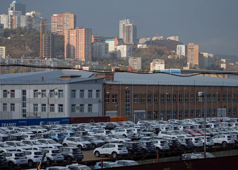 &copy; Reuters. FILE PHOTO: A view shows new cars produced by Chinese automobile manufacturer Chery, in the parking lot of the Sollers plant in Vladivostok, Russia October 15, 2023. REUTERS/Tatiana Meel/File Photo