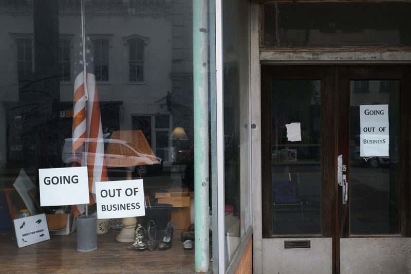 &copy; Reuters. FILE PHOTO: The signs in a storefront window read "Going Out of Business" in Charleston, South Carolina, U.S., March 7, 2024. REUTERS/Brian Snyder/FILE PHOTO