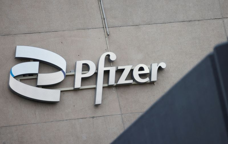 &copy; Reuters. FILE PHOTO: Pfizer company logo is seen at a Pfizer office in Puurs, Belgium, December 2, 2022. REUTERS/Johanna Geron/File Photo