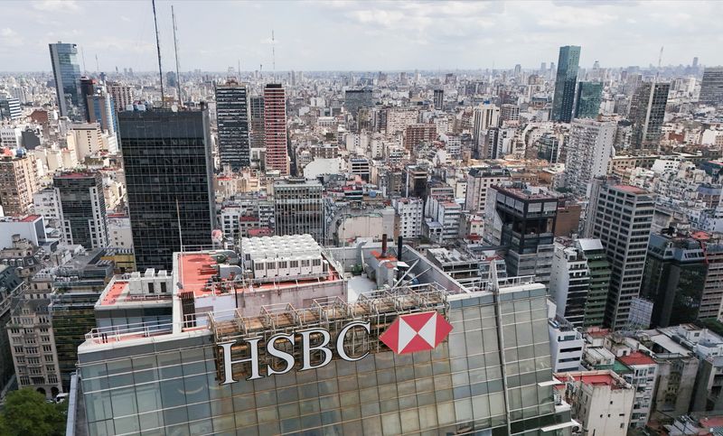 © Reuters. A drone view shows HSBC's headquarters, as the bank is selling its business in the country, in Buenos Aires, Argentina April 9, 2024. REUTERS/Matias Baglietto