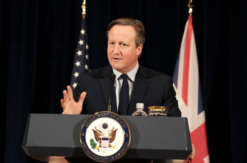 &copy; Reuters. Le secrétaire d'État britannique David Cameron tient une conférence de presse conjointe avec le secrétaire d'État américain Antony Blinken à Washington. /Photo prise le 9 avril 2024/REUTERS/Michael A. McCoy