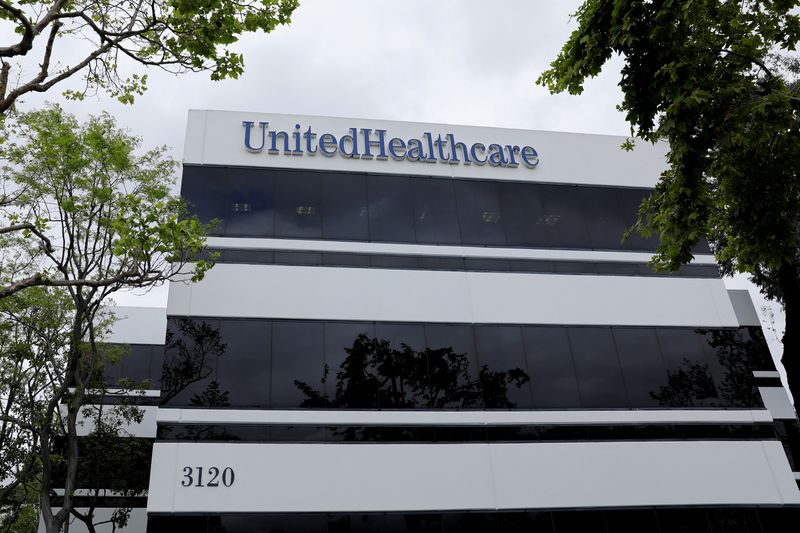 © Reuters. FILE PHOTO: The corporate logo of the UnitedHealth Group appears on the side of one of their office buildings in Santa Ana, California, U.S., April 13, 2020.      REUTERS/Mike Blake/File Photo