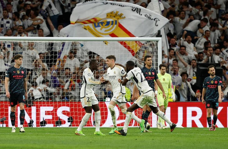 &copy; Reuters. Valverde comemora gol de empate do Real Madrid com o Manchester City
09/04/2024
REUTERS/Juan Medina
