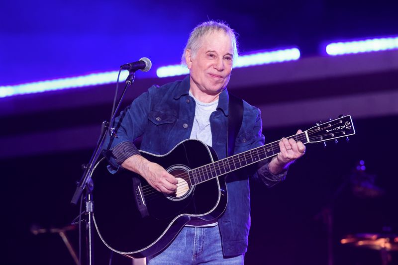 &copy; Reuters. FILE PHOTO: Singer Paul Simon performs onstage at the 2021 Global Citizen Live concert at Central Park in New York, U.S., September 25, 2021. REUTERS/Caitlin Ochs/File Photo