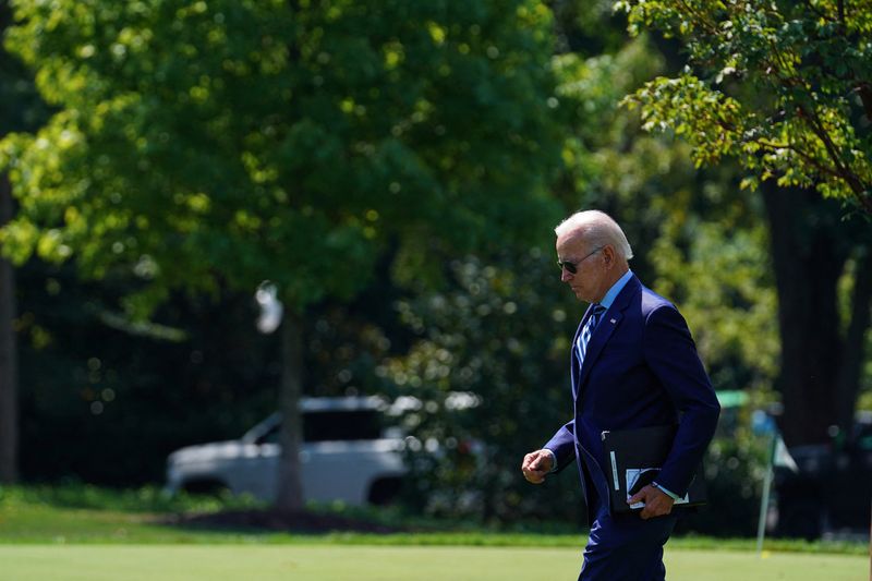 &copy; Reuters. Le président américain Joe Biden quitte la Maison Blanche à Washington, États-Unis. /Photo prise le 30 août 2022/REUTERS/Sarah Silbiger