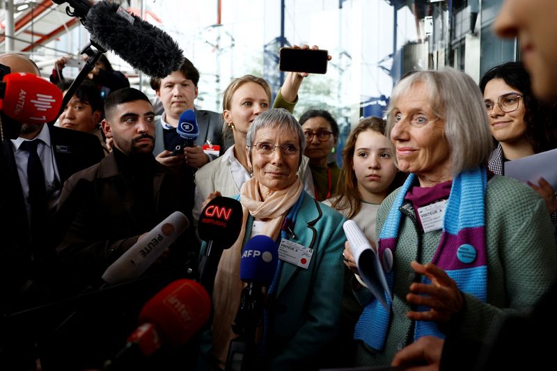 &copy; Reuters. Anne Mahrer and Rosmarie Wydler-Walti, of the Swiss elderly women group Senior Women for Climate Protection, talk to journalists after the verdict of the court in the climate case Verein KlimaSeniorinnen Schweiz and Others v. Switzerland, at the European 