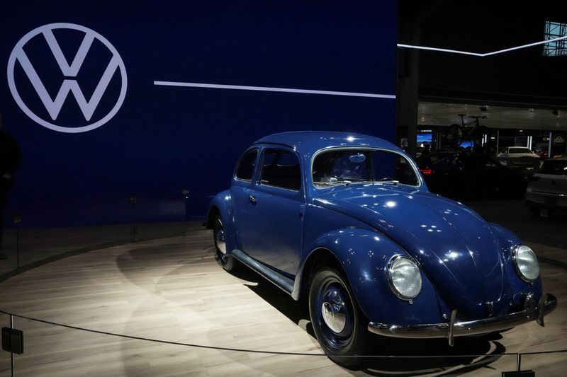 &copy; Reuters. FILE PHOTO: A Volkswagen Beetle is seen during the New York International Auto Show Press Preview, in Manhattan, New York City, U.S., March 27, 2024. REUTERS/David Dee Delgado/File Photo