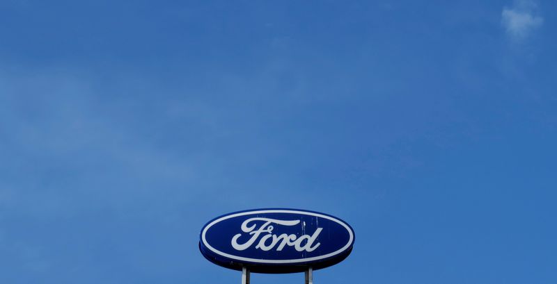 &copy; Reuters. A Ford logo is pictured at a store of the automaker in Vienna, Austria, April 28, 2016. REUTERS/Leonhard Foeger/File Photo