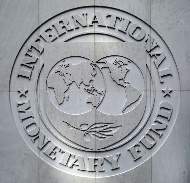 &copy; Reuters. شعار صندوق النقد الدولي خارج مقره في فيينا في صورة من أرشيف رويترز.