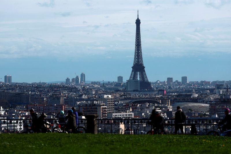 &copy; Reuters. Vue de la Tour Eiffel depuis le Parc de Saint-Cloud près de Paris, France. /Photo prise le 31 mars 2024/REUTERS/Gonzalo Fuentes