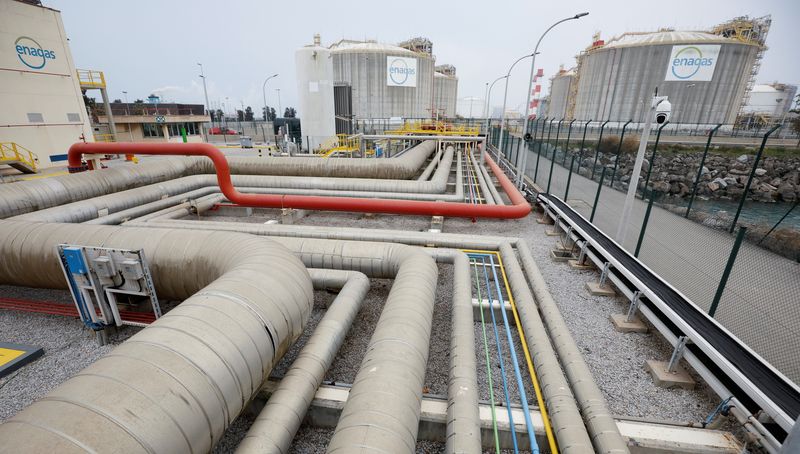 &copy; Reuters. FILE PHOTO: A general view shows Enagas liquefied natural gas (LNG) terminal at Zona Franca in Barcelona, Spain, March 29, 2022. REUTERS/Albert Gea/File photo