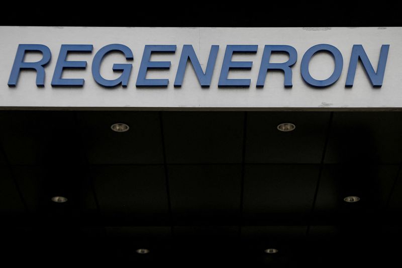 © Reuters. FILE PHOTO: The Regeneron Pharmaceuticals company logo is seen on a building at the company's Westchester campus in Tarrytown, New York, U.S. September 17, 2020. Picture taken September 17, 2020. REUTERS/Brendan McDermid/File Photo