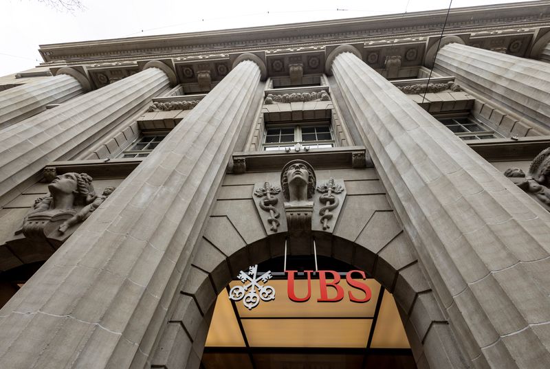 Analysis-Swiss banking plan leaves ‘relieved’ UBS out of immediate firing line