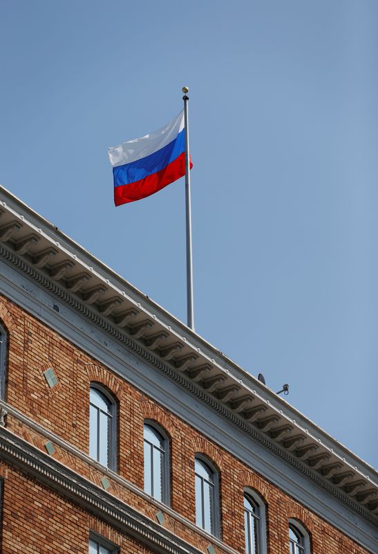 &copy; Reuters. العلم الروسي بصورة من أرشيف رويترز.