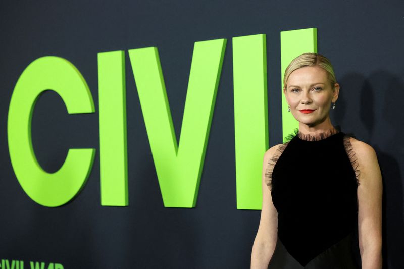 &copy; Reuters. Kirsten Dunst, miembro del reparto, asiste a un pase especial de la película 'Civil War', en Los Ángeles, California, Estados Unidos. 2 de abril de 2024. REUTERS/Mario Anzuoni
