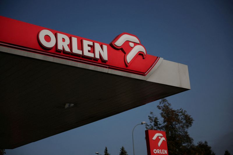 &copy; Reuters. FILE PHOTO: The logo of Poland's largest refiner, Orlen, is displayed at a petrol station in Bialystok, Poland, October 2, 2023. REUTERS/Kacper Pempel/File Photo