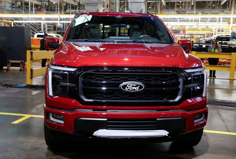 © Reuters. Ford Motor Co. launches the new F-150 pickup truck at Dearborn Truck Plant in Dearborn, Michigan, U.S.  April 11, 2024.  REUTERS/Rebecca Cook