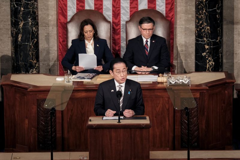 &copy; Reuters. رئيس الوزراء الياباني فوميو كيشيدا خلال إلقاء خطاب أمام المشرعين الأمريكيين في الكابيتول بواشنطن يوم 11 أبريل نيسان 2024. تصوير: مايكل إيه ماك